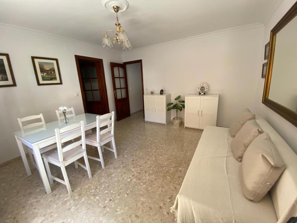 Apartamento Familiar En Barrio Reina Victoria Huelva Extérieur photo